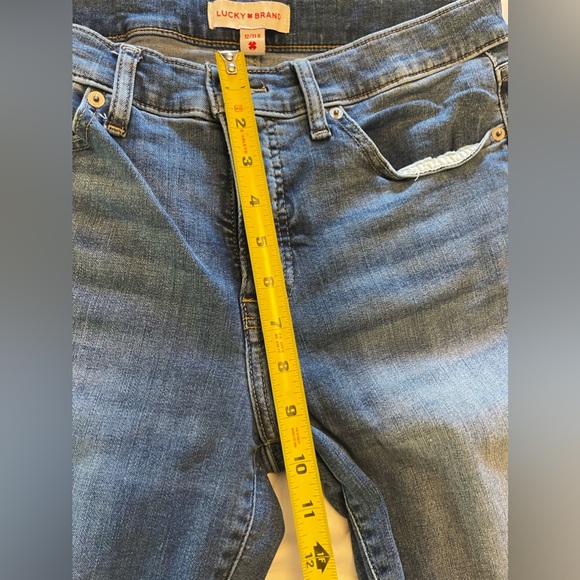 Lucky Brand ankle-length jeans. Frayed hem. Size 12 - Picture 6 of 8